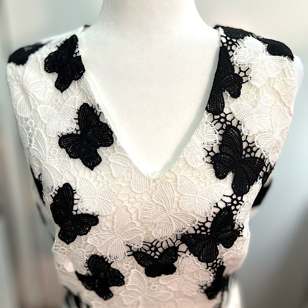 White House Black Market Butterfly Lace Top size 10